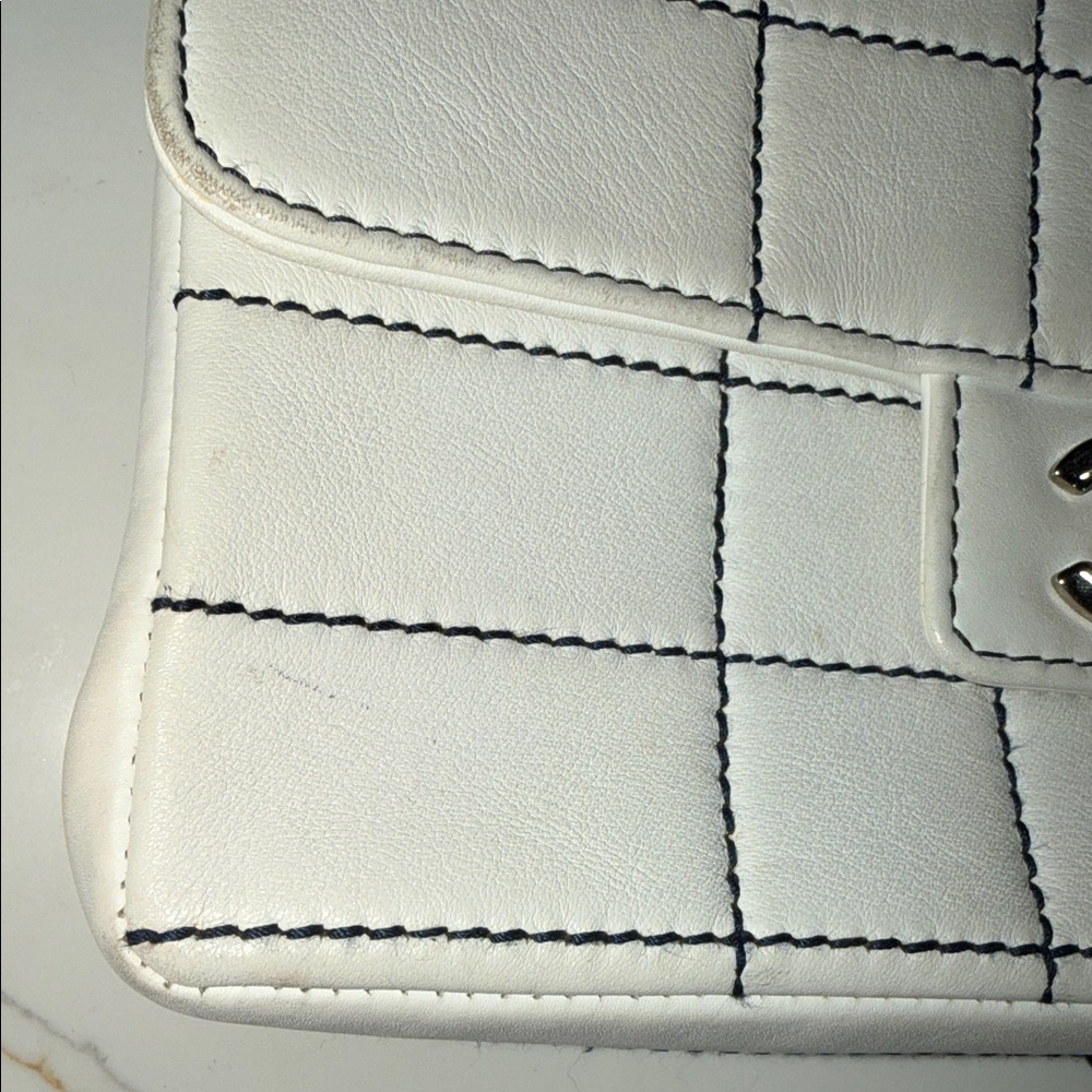 Chanel White and Black Grid Shoulder Bag - Picture 5 of 11